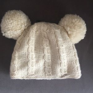 Double Pom Hat NWT ❄️